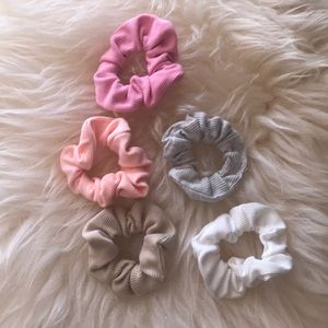 NWOT Hair Scrunchies Ties Super Cute Pink Peach Gray White Tan Set of 5